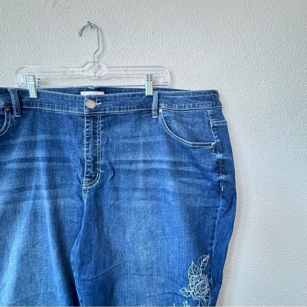 Lane Bryant Mid-Rise Jeans Girlfriend Crop Floral Embroidered Denim SZ 28 - Picture 4 of 13